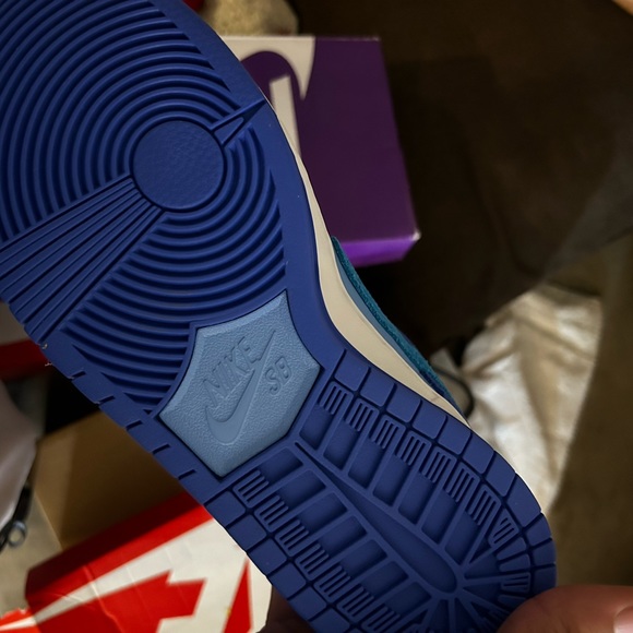 Dunks - Picture 2 of 5